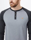 Image of product: T-shirt sans col classique à manches longues pour hommes