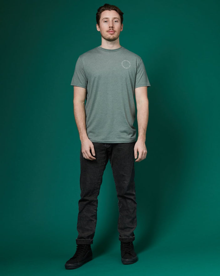 Image of product: T-shirt classique Earth Day pour hommes