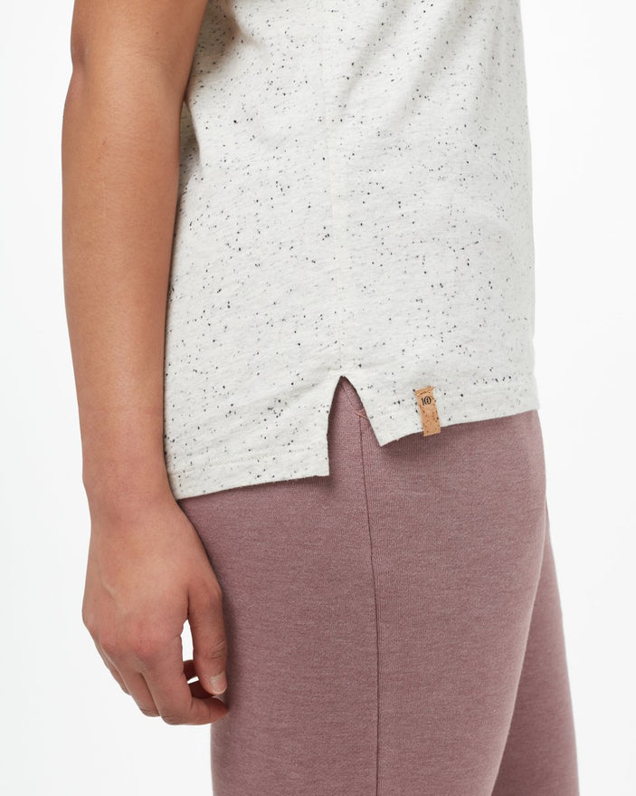 Image of product: T-shirt col en V Nahanni pour femmes