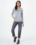 Image of product: Sweat à capuche classique Mountainscape pour femmes
